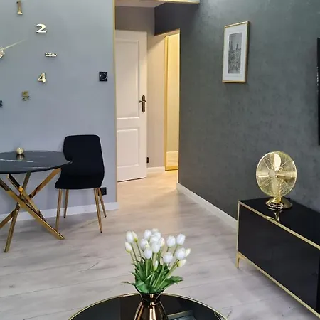 Plac Zolnierza Polska Apartment *