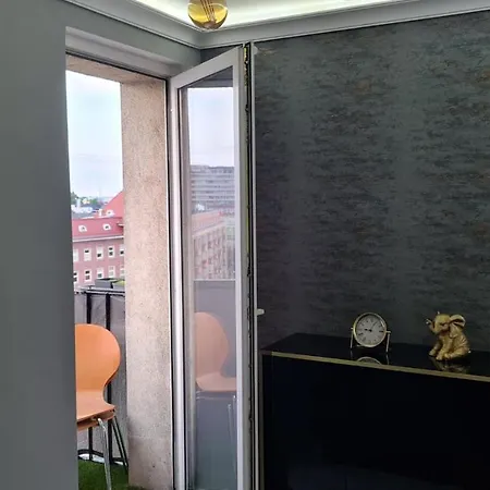 Plac Zolnierza Polska Apartment *